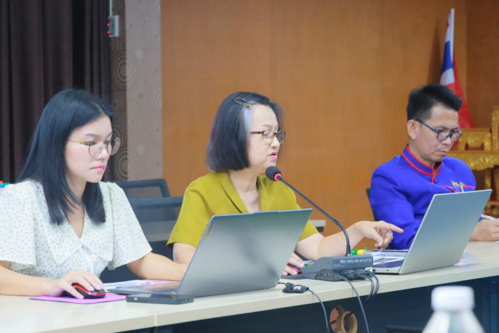 สพป.นครพนม เขต 1 ประชุมสรุปแนวทางการพัฒนางาน 4 ด้าน เพื่อขับเคลื่อนการบริหารงานอย่างมีประสิทธิภาพ 4 IMG 7373