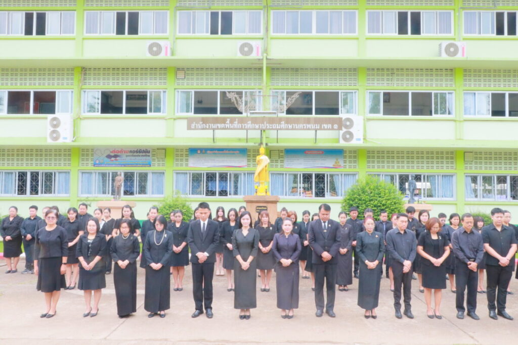 สพป.นครพนม เขต 1 ร่วมลงนามถวายความอาลัย สมเด็จพระนางเจ้าสิริกิต์ พระบรมราชินีนาถ พระบรมราชชนีพันปีหลวง 2 IMG 7580