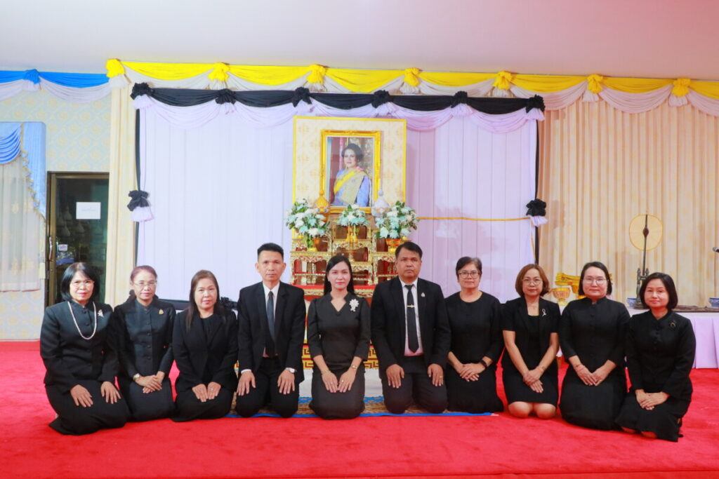 สพป.นครพนม เขต 1 ร่วมพิธีบำเพ็ญกุศลถวายพระราชกุศลแด่ สมเด็จพระนางเจ้าสิริกิติ์ พระบรมราชินีนาถ พระบรมราชชนนีพันปีหลวง 4 IMG 7702