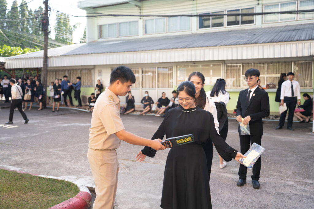 สพป.นครพนม เขต 1 ประชุมเตรียมความพร้อมและติดตามการสอบพนักงานราชการ ตำแหน่งครูผู้สอน 4 DSC02970