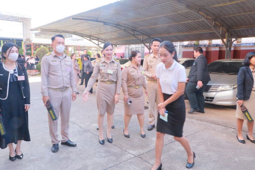 สพป.นครพนม เขต 1 ประชุมเตรียมความพร้อมและติดตามการสอบพนักงานราชการ ตำแหน่งครูผู้สอน 2 IMG 0298