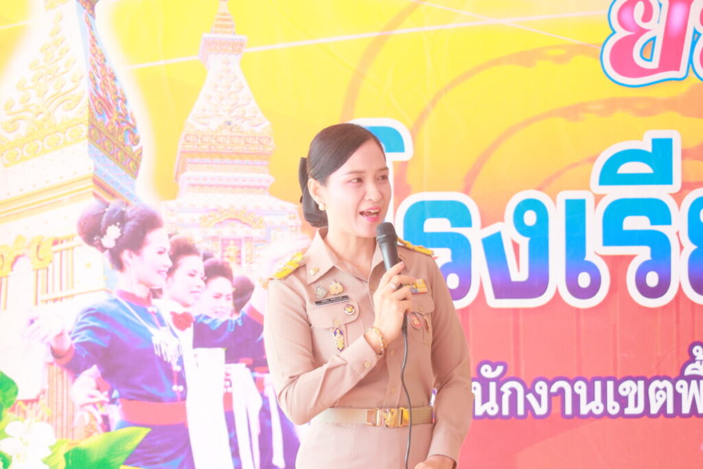 สพป.นครพนม เขต 1 มอบถุงยังชีพช่วยเหลือครูและนักเรียนโรงเรียนบ้านปากบัง หลังประสบอุทกภัย 4 IMG 8468