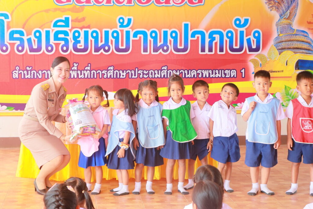 สพป.นครพนม เขต 1 มอบถุงยังชีพช่วยเหลือครูและนักเรียนโรงเรียนบ้านปากบัง หลังประสบอุทกภัย 2 IMG 8487