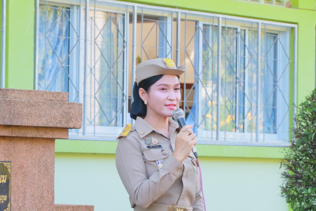 สพป.นครพนม เขต 1 ดำเนินกิจกรรมเข้าแถวเคารพธงชาติ เสริมสร้างวินัยและยึดมั่นเขตพื้นที่สุจริต 6 IMG 9388