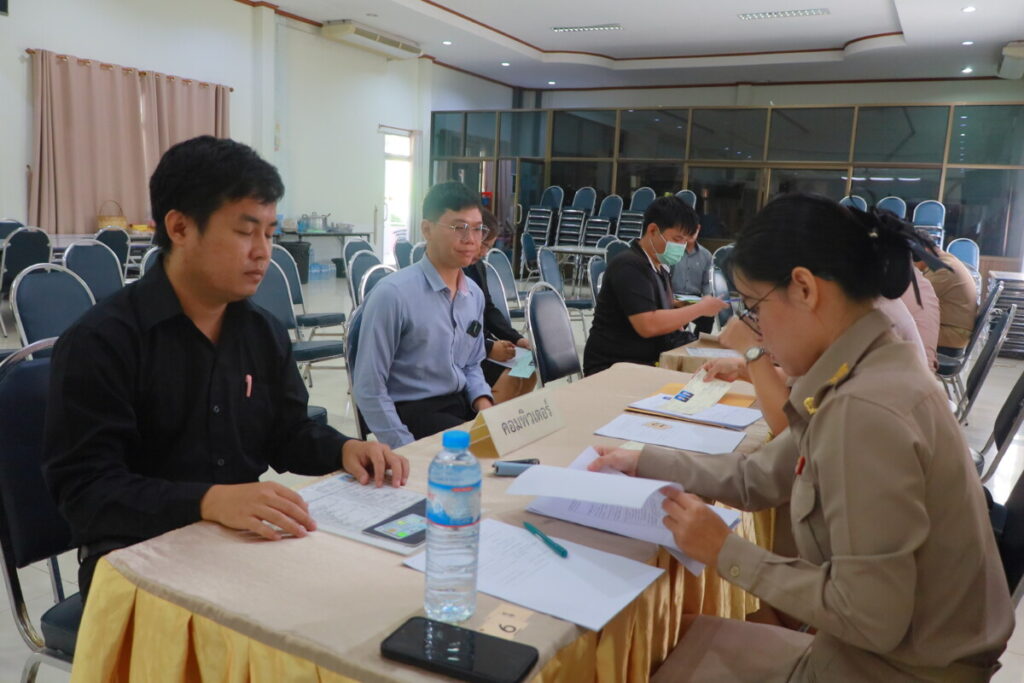 ผอ.สพป.นครพนม เขต 1 ตรวจเยี่ยมและให้กำลังใจการรับสมัครพนักงานราชการตำแหน่งครูผู้สอน 4 IMG 9409