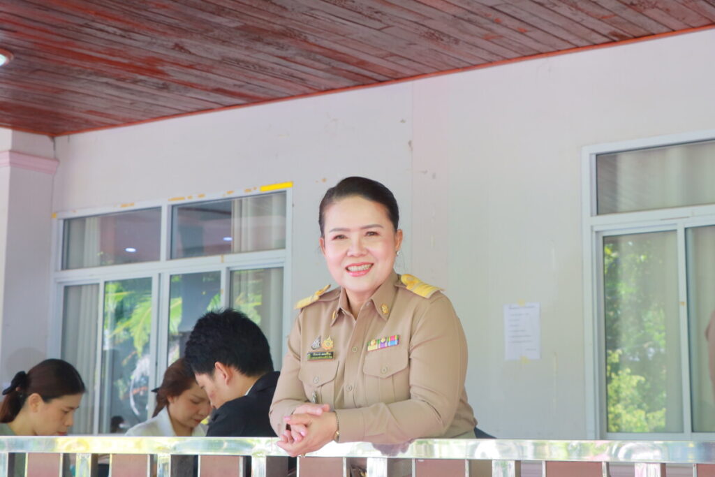ผอ.สพป.นครพนม เขต 1 ตรวจเยี่ยมและให้กำลังใจการรับสมัครพนักงานราชการตำแหน่งครูผู้สอน 7 IMG 9421