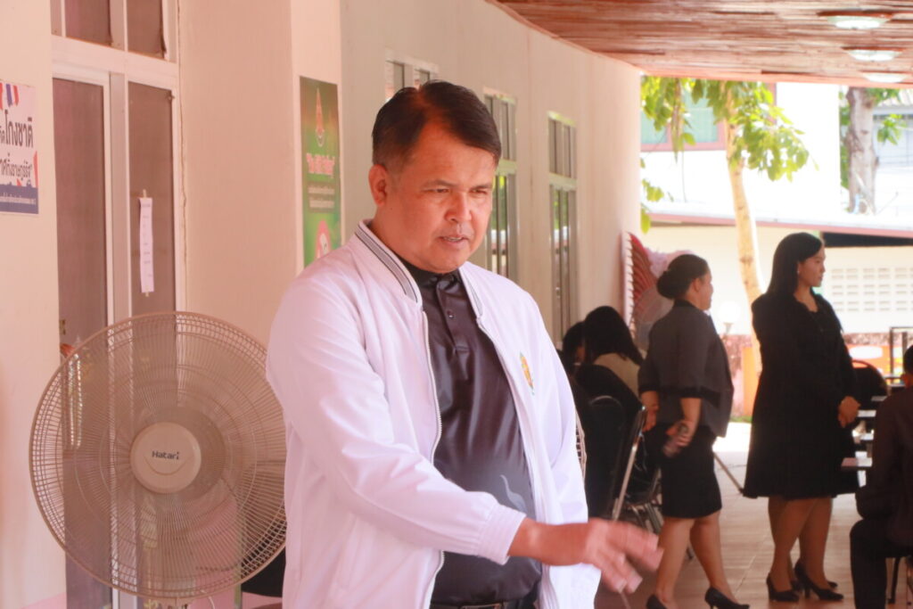 ผอ.สพป.นครพนม เขต 1 ตรวจเยี่ยมและให้กำลังใจการรับสมัครพนักงานราชการตำแหน่งครูผู้สอน 6 IMG 9634