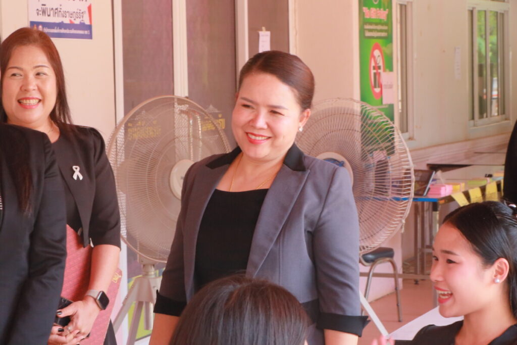 ผอ.สพป.นครพนม เขต 1 ตรวจเยี่ยมและให้กำลังใจการรับสมัครพนักงานราชการตำแหน่งครูผู้สอน 5 IMG 9646