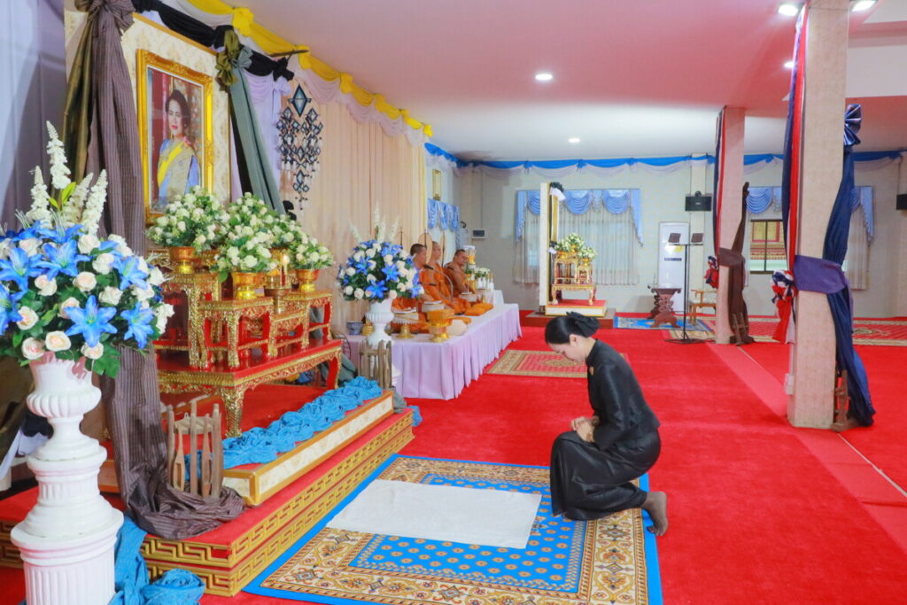สพป.นครพนม เขต 1 ร่วมพิธีบำเพ็ญกุศลอุทิศถวายพระราชกุศลแด่สมเด็จพระนางเจ้าสิริกิติ์ พระบรมราชินีนาถ พระบรมราชชนนีพันปีหลวง 2 IMG 9760