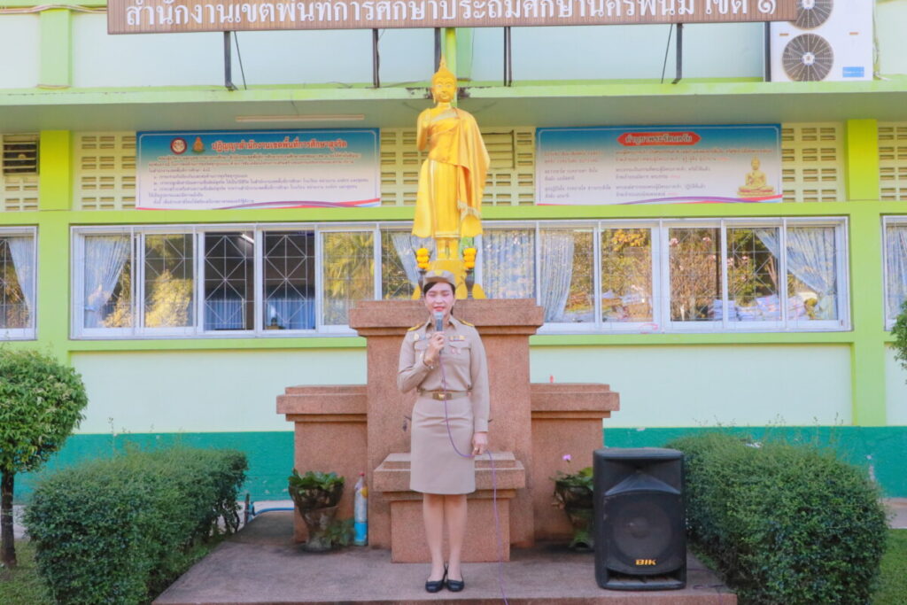 สพป.นครพนม เขต 1 ดำเนินกิจกรรมเข้าแถวเคารพธงชาติ เสริมสร้างวินัยและยึดมั่นเขตพื้นที่สุจริต 4 IMG 1451 1