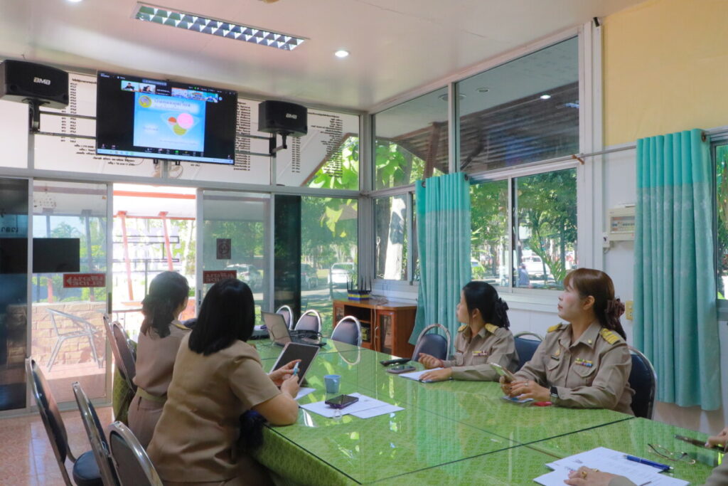 สพป.นครพนม เขต 1 เข้าร่วมประชุมการจัดสรรเงินทุนหมุนเวียนแก้ไขปัญหาหนี้สินข้าราชการครู ประจำปีงบประมาณ พ.ศ. 2569 4 IMG 7571