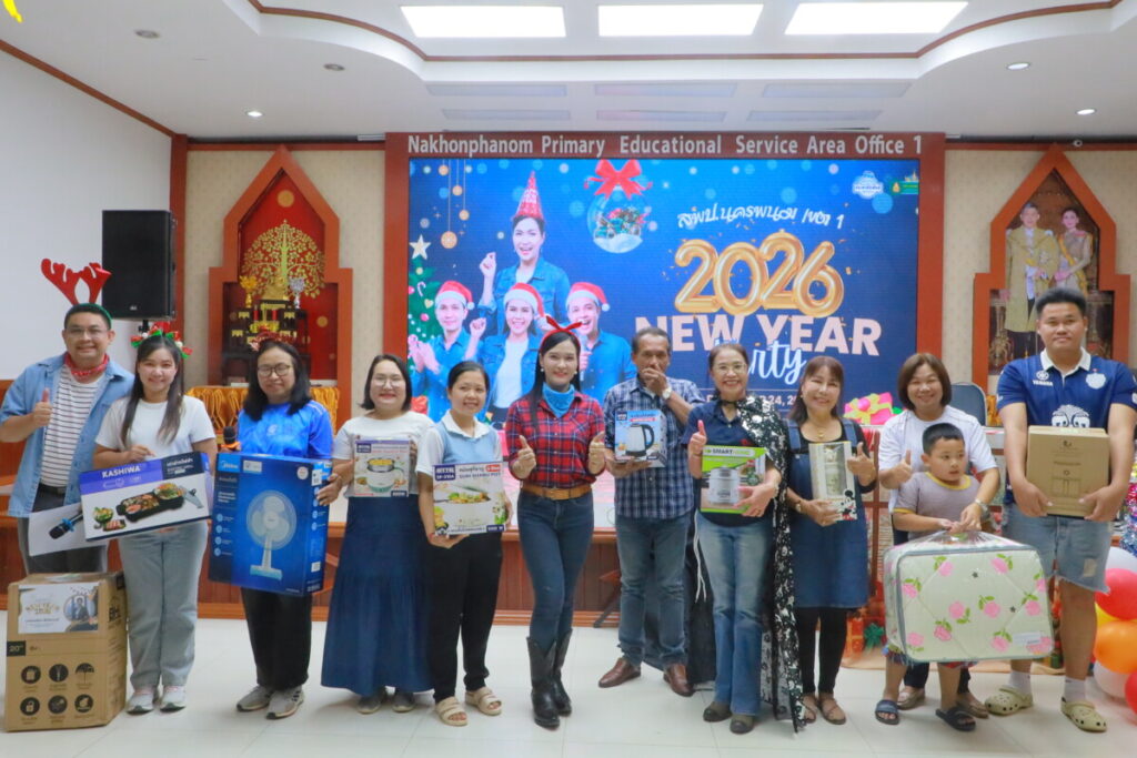 สพป.นครพนม เขต 1 จัดกิจกรรมกีฬาเพื่อความสัมพันธ์องค์กร พร้อมพบปะให้โอวาทส่งท้ายปี 6 IMG 9428