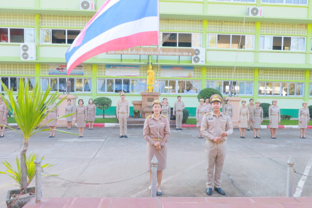 สพป.นครพนม เขต 1 ดำเนินกิจกรรมเข้าแถวเคารพธงชาติ เสริมสร้างวินัยและยึดมั่นเขตพื้นที่สุจริต 1 IMG 9872