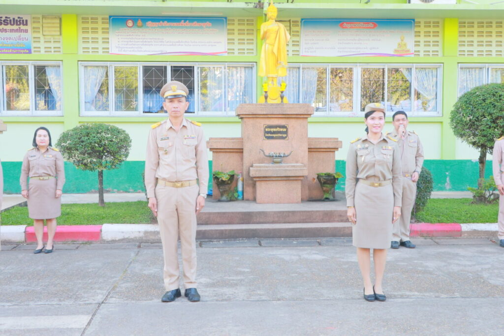 สพป.นครพนม เขต 1 ดำเนินกิจกรรมเข้าแถวเคารพธงชาติ เสริมสร้างวินัยและยึดมั่นเขตพื้นที่สุจริต 2 IMG 9876
