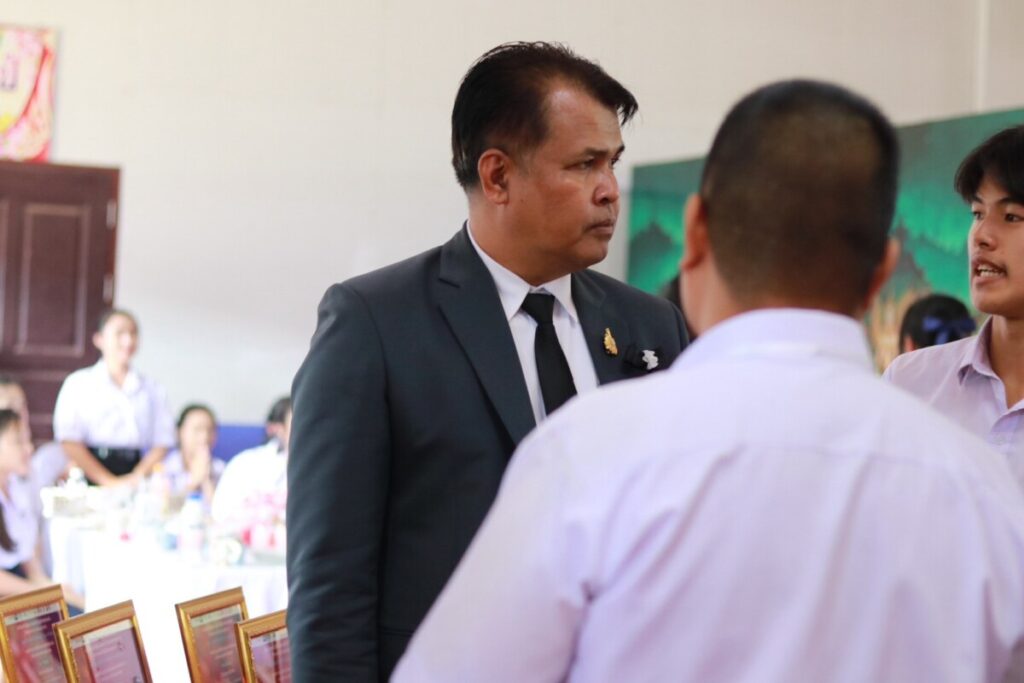คณะกรรมการประเมินรางวัลพระราชทานระดับจังหวัด ลงพื้นที่ประเมินเชิงประจักษ์ โรงเรียนสหราษฎร์รังสฤษดิ์ 4 S 6348850 0
