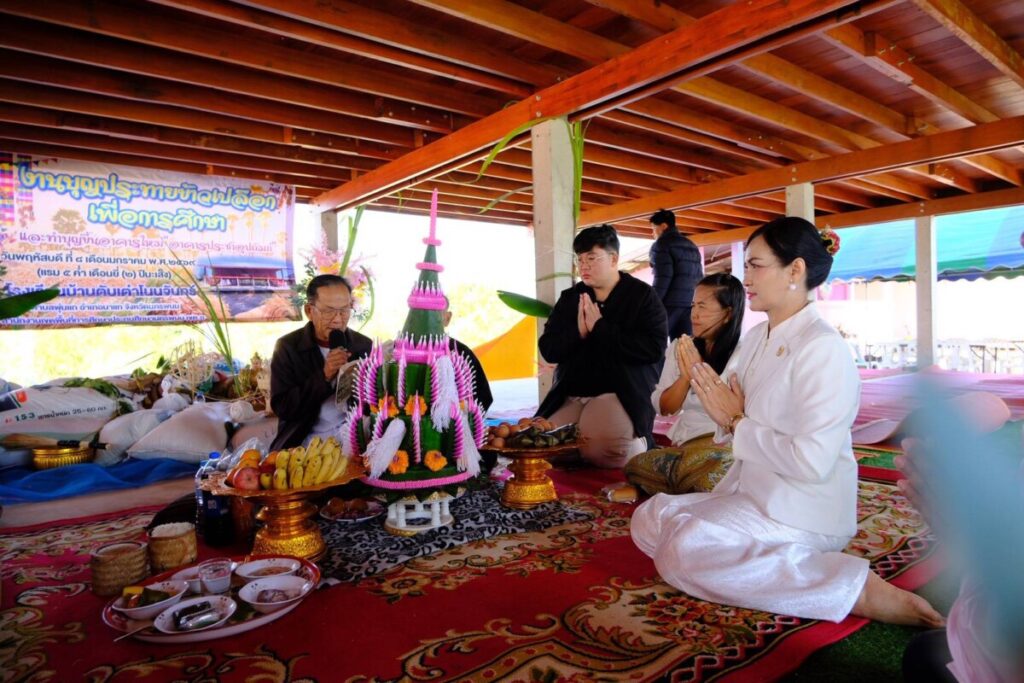 ผอ.สพป.นครพนม เขต 1 เป็นประธานพิธีบุญประทายข้าวเปลือกเพื่อการศึกษาและทำบุญขึ้นอาคารใหม่ โรงเรียนบ้านตับเต่าโนนจันทร์ 2 290637 0