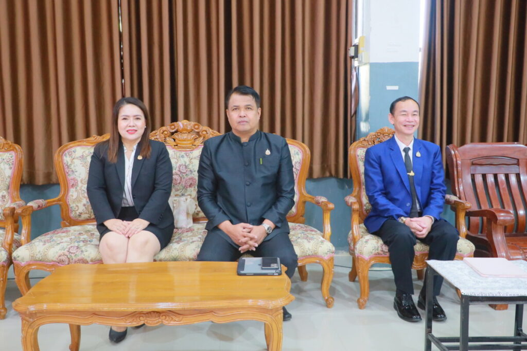 สพป.นครพนม เขต 1 เข้าร่วมการประชุมชี้แจงและขับเคลื่อนนโยบายด้านการส่งเสริมวิชาชีพครูและบุคลากรทางการศึกษา 3 IMG 2015