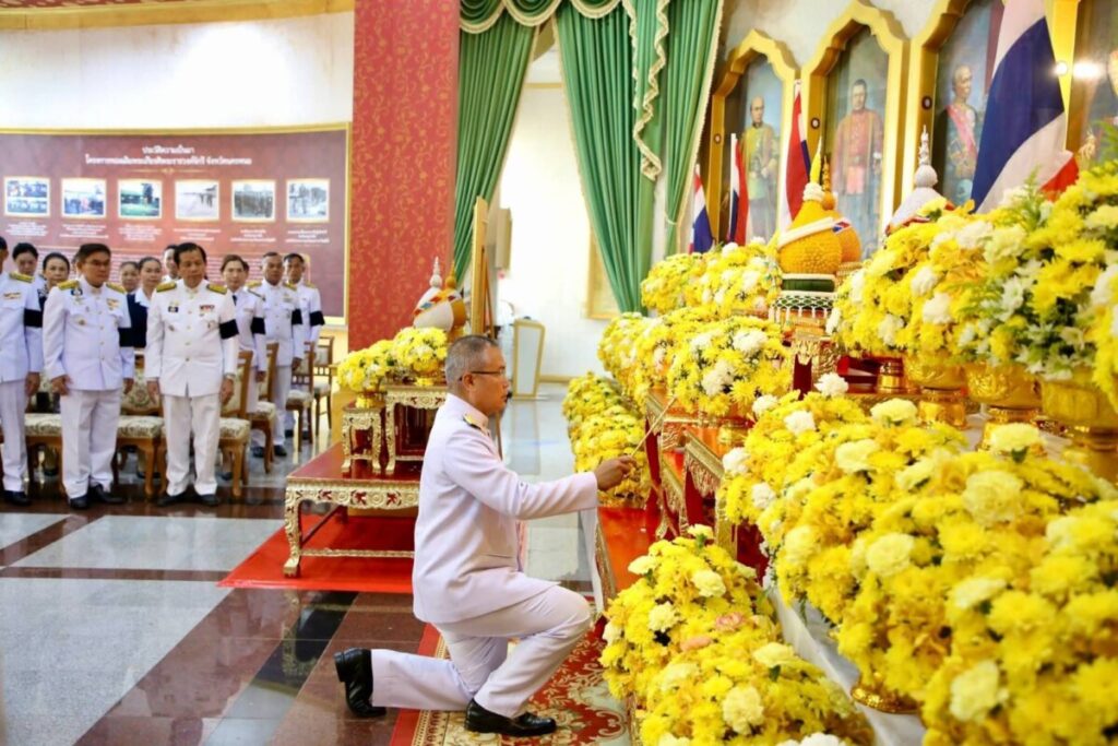 สพป.นครพนม เขต 1 ร่วมพิธีถวายราชสักการะ “วันจักรี” น้อมรำลึกพระมหากรุณาธิคุณบูรพมหากษัตริยาธิราชเจ้า 4 101322 0