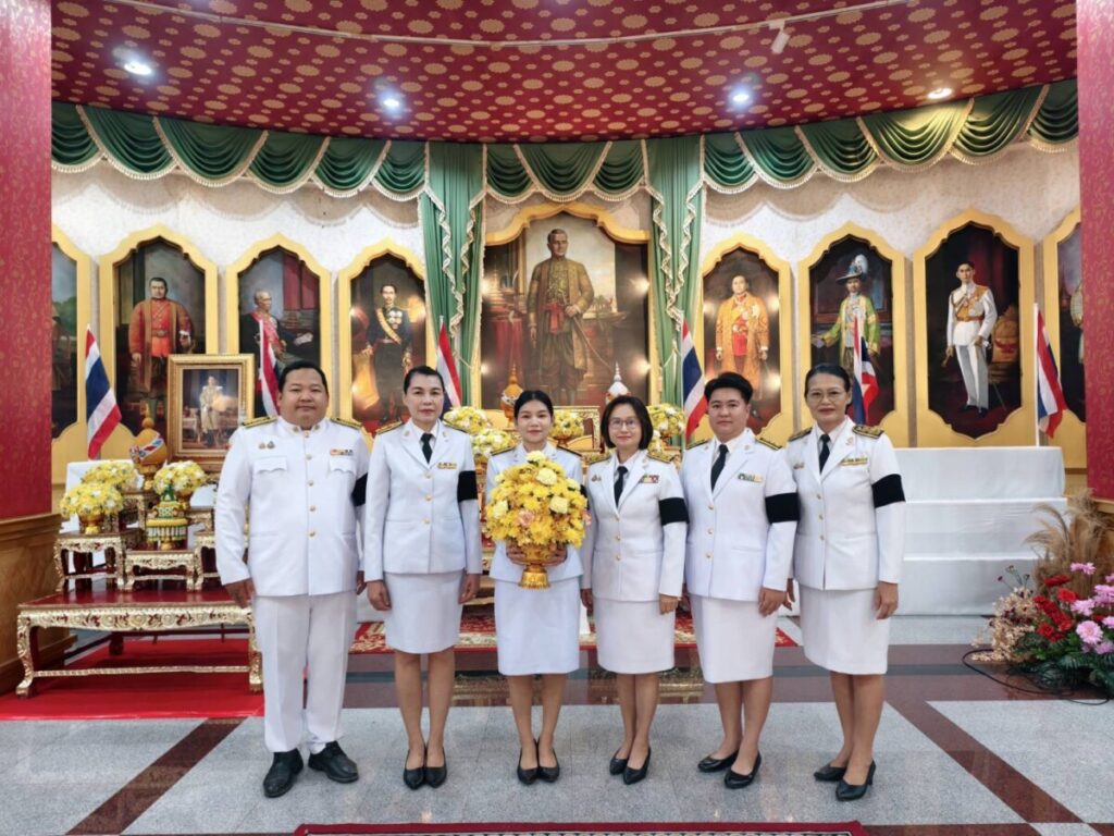 สพป.นครพนม เขต 1 ร่วมพิธีถวายราชสักการะ “วันจักรี” น้อมรำลึกพระมหากรุณาธิคุณบูรพมหากษัตริยาธิราชเจ้า 1 101325 0