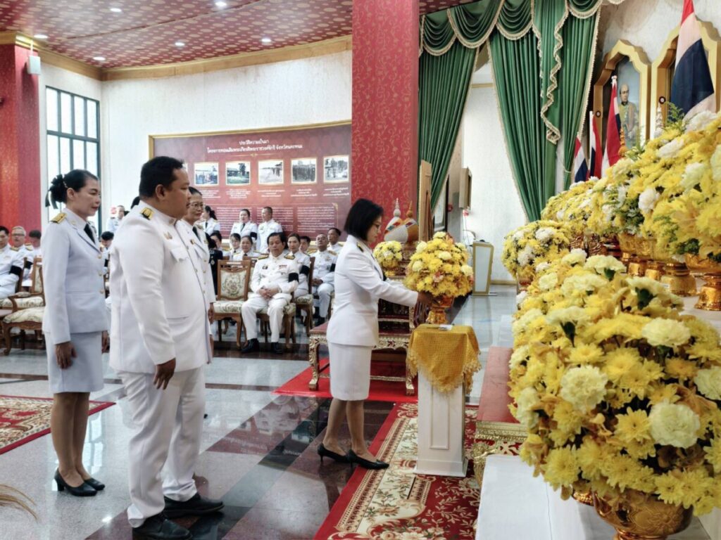 สพป.นครพนม เขต 1 ร่วมพิธีถวายราชสักการะ “วันจักรี” น้อมรำลึกพระมหากรุณาธิคุณบูรพมหากษัตริยาธิราชเจ้า 2 101329 0