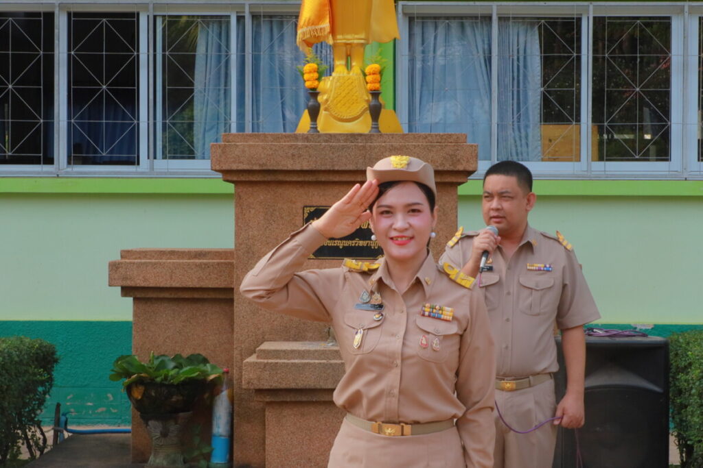 สพป.นครพนม เขต 1 จัดกิจกรรมเคารพธงชาติและปฏิญาณตน เสริมสร้างวัฒนธรรมองค์กร "เขตพื้นที่สุจริต" 2 IMG 0364