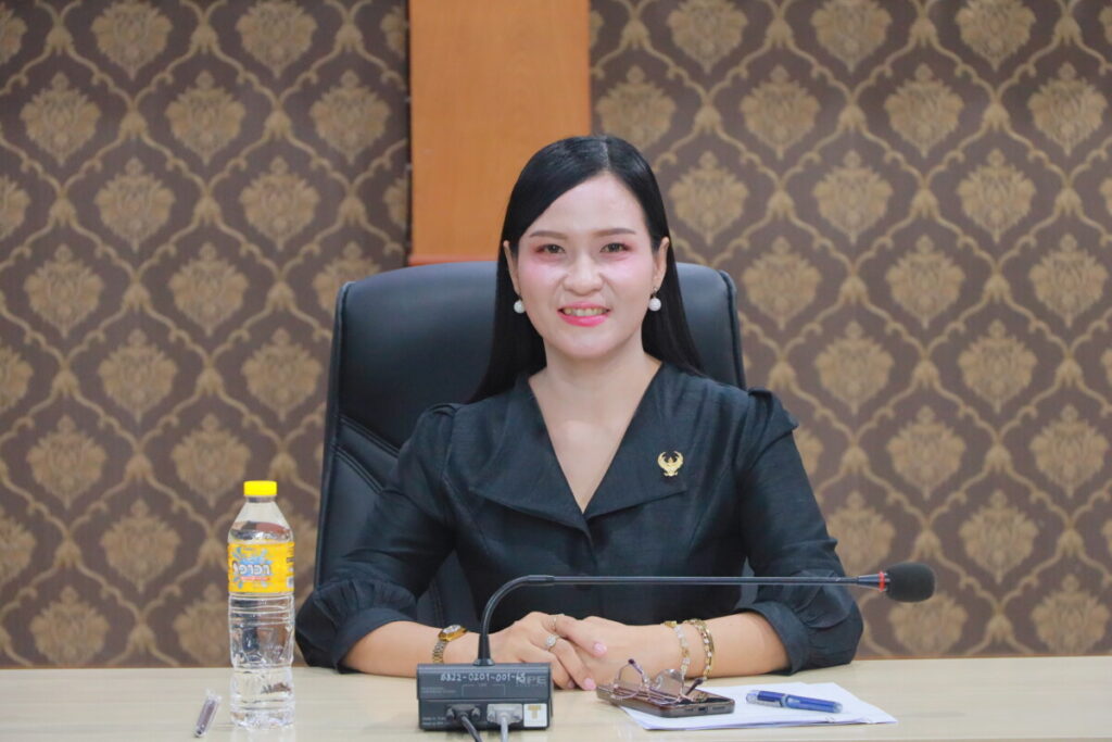 สพป.นครพนม เขต 1 คัดเลือกผลงาน “The Best Teacher Award” เชิดชูเกียรติครูโรงเรียนขนาดเล็กสู่ความสำเร็จ 2 IMG 9053