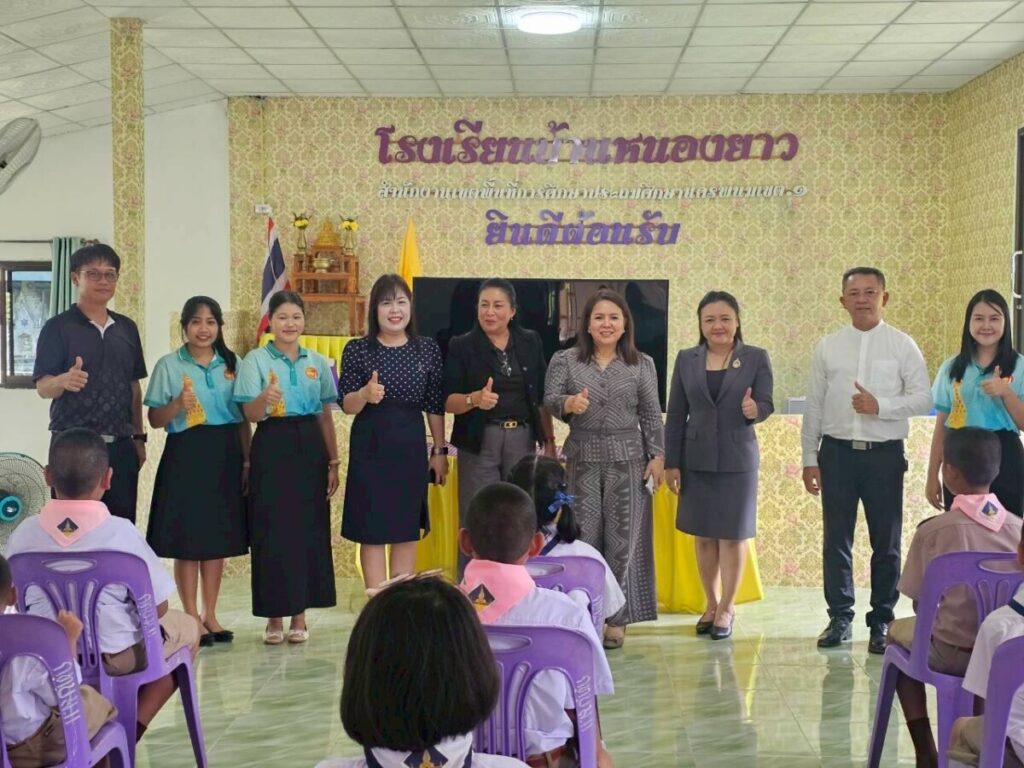 สพป.นครพนม เขต 1 นำทีมคณะกรรมการและศึกษานิเทศก์ ลงพื้นที่นิเทศติดตาม 5 โรงเรียนเครือข่ายคำเตย รับเปิดเทอม 2 332169 0