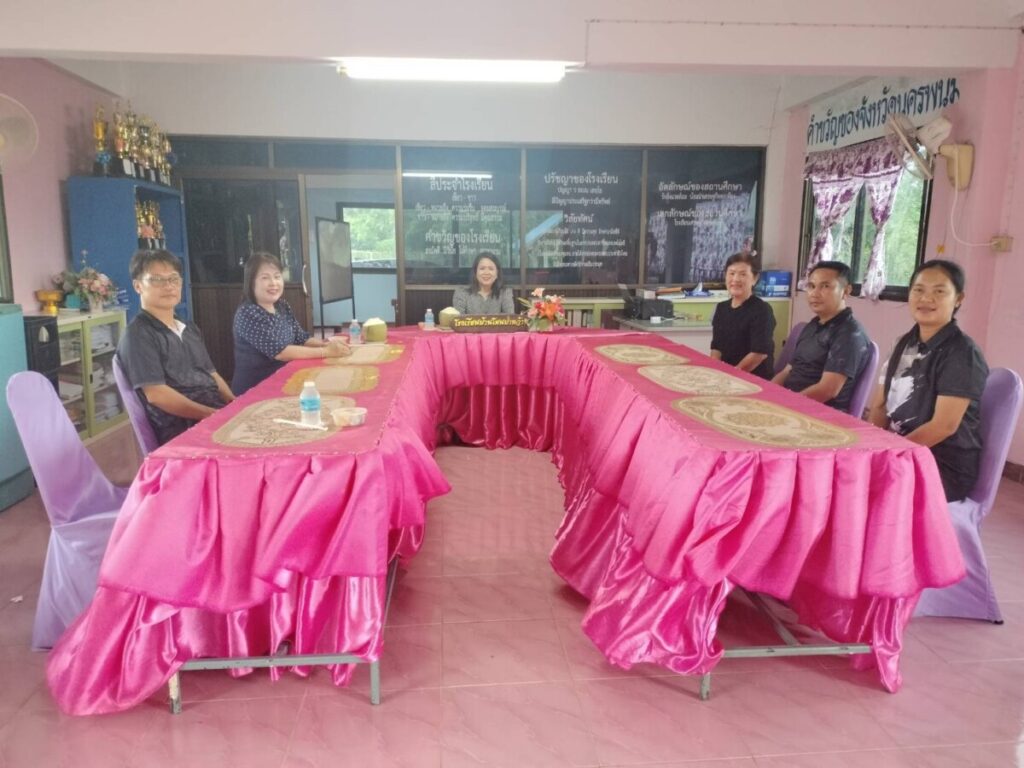 สพป.นครพนม เขต 1 นำทีมคณะกรรมการและศึกษานิเทศก์ ลงพื้นที่นิเทศติดตาม 5 โรงเรียนเครือข่ายคำเตย รับเปิดเทอม 5 332187 0