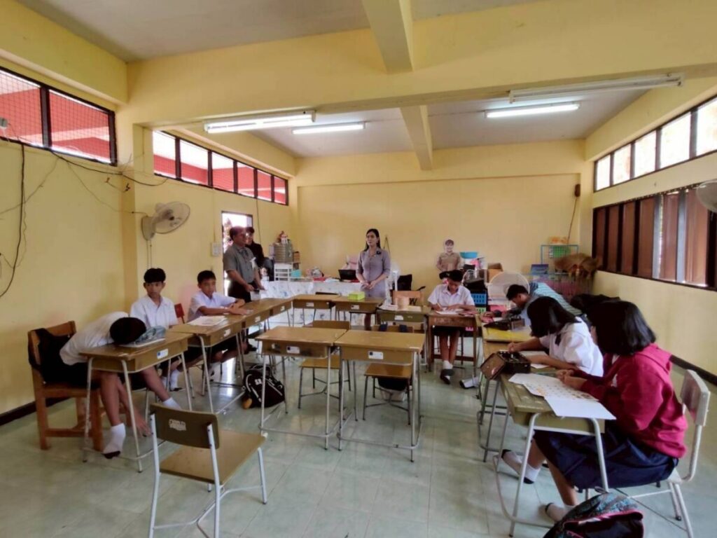 ผอ.สพป.นครพนม เขต 1 นำทีมตรวจเยี่ยมโรงเรียนบ้านน้ำก่ำฯ เสริมกำลังใจคณะครูและผู้บริหารรับเปิดเทอมใหม่ 1/2569 3 S 169771053 0