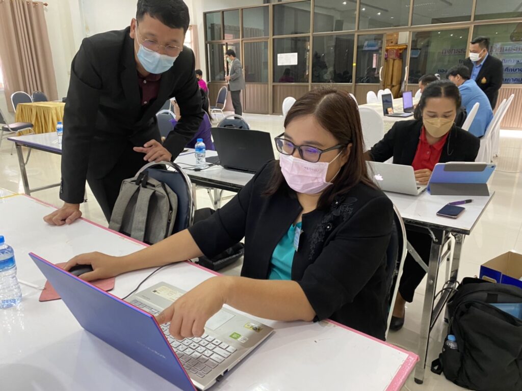 วันที่ ๓ สิงหาคม ๒๕๖๕ การอบรมเชิงปฏิบัติการขับเคลื่อนการจัดการเรียนรู้ด้วยสื่อเทคโนโลยีดิจิทัล ระดับการศึกษาขั้นพื้นฐาน (OBEC Content Center) กลุ่มพื้นที่การศึกษา ประจำเขตตรวจราชการที่ ๑๑ 1 16541493514547