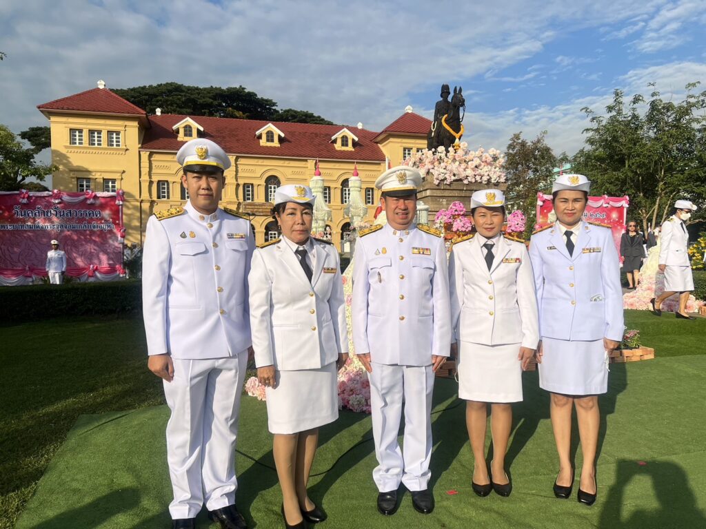 ร่วมพิธีน้อมรำลึกเนื่องในวันคล้ายวันสวรรคต พระบาทสมเด็จพระจุลจอมเกล้าเจ้าอยู่หัว 1 S 38543396