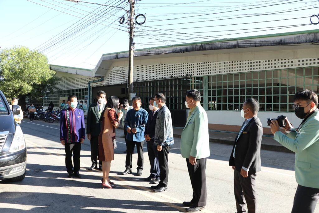 ร่วมต้อนรับคณะกรรมการการศึกษาขั้นพื้นฐาน และคณะผู้แทนตรวจเยี่ยมโรงเรียนในโครงการจัดการศึกษาทางไกลแบบสื่อสารสองทาง สำหรับระดับชั้นมัธยมศึกษาตอนต้น ระยะที่ 2 2 316142