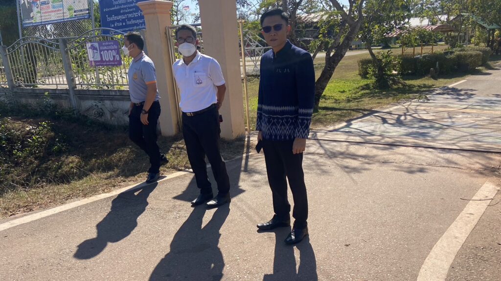 ลงพื้นที่ให้กำลังใจผู้บริหารคณะครู รร.บ้านนามูลฮิ้น 1 S 12845080