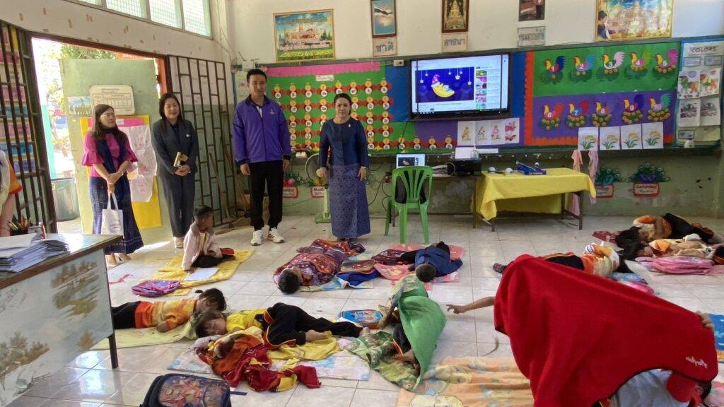 ออกตรวจเยี่ยม และให้กำลังใจผู้บริหารและคณะครู รร. บ้านโปร่งหนองเปงใหม่จำปา รร. บ้านคำชะอี รร. บ้านขอนขว้าง อ.ธาตุพนม 2 S 13050392