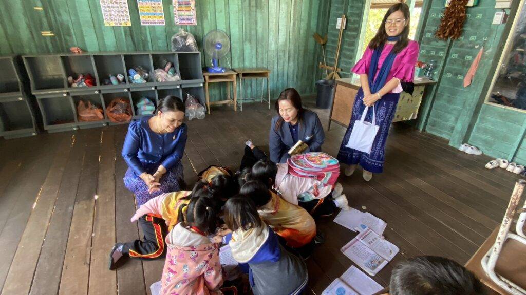 ออกตรวจเยี่ยม และให้กำลังใจผู้บริหารและคณะครู รร. บ้านโปร่งหนองเปงใหม่จำปา รร. บ้านคำชะอี รร. บ้านขอนขว้าง อ.ธาตุพนม 5 S 13050398