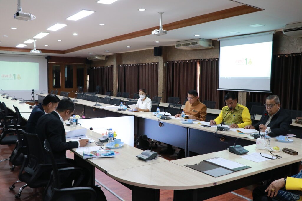การประชุมคณะกรรมการกลั่นกรองย้ายผู้บริหารสถานศึกษา ตามประกาศตำแหน่งว่างเพิ่มเติม ครั้งที่ 2 5 IMG 2421