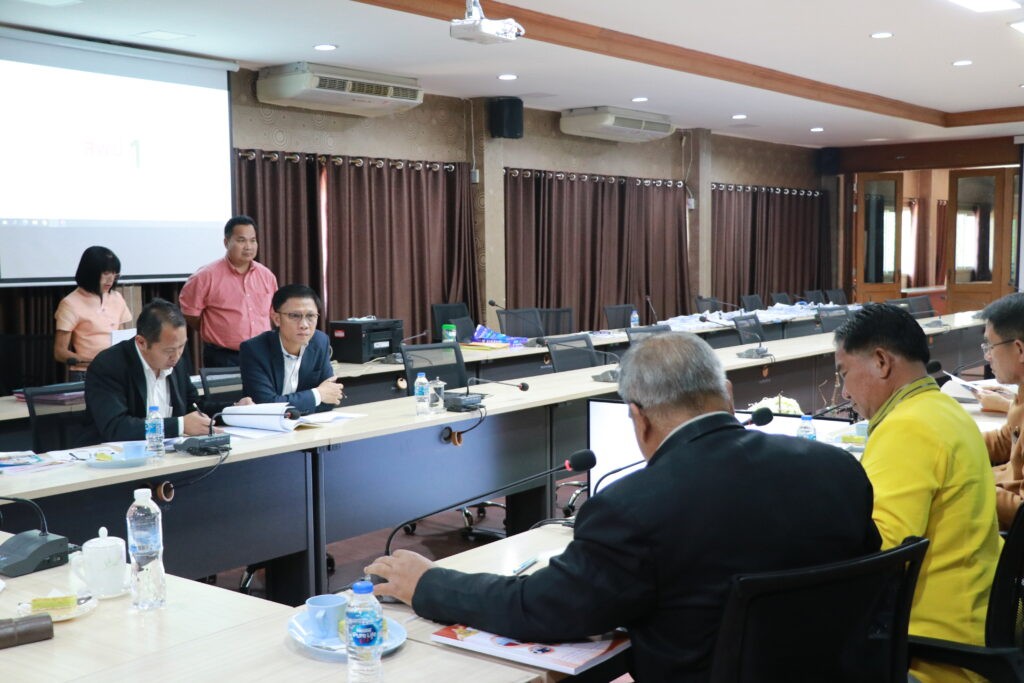 การประชุมคณะกรรมการกลั่นกรองย้ายผู้บริหารสถานศึกษา ตามประกาศตำแหน่งว่างเพิ่มเติม ครั้งที่ 2 4 IMG 2423