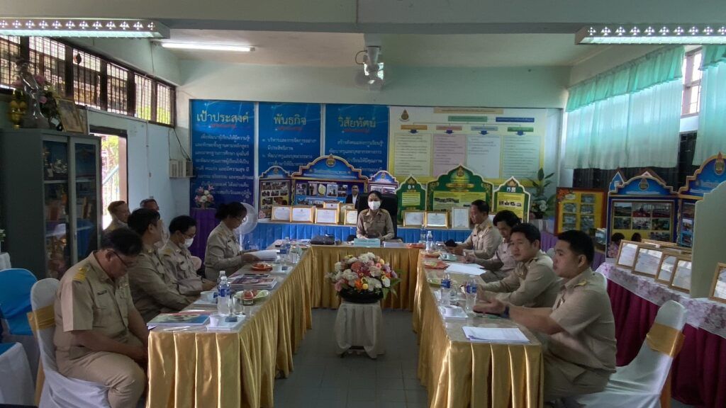 ประเมินประสิทธิภาพประสิทธิผลการปฎิบัติหน้าที่ของผู้บริหารสถานศึกษา เครือข่ายกุตาไก้-นามะเขือ และ เครือข่ายหนองฮีหนองเทาใหญ่ 5 S 13607096
