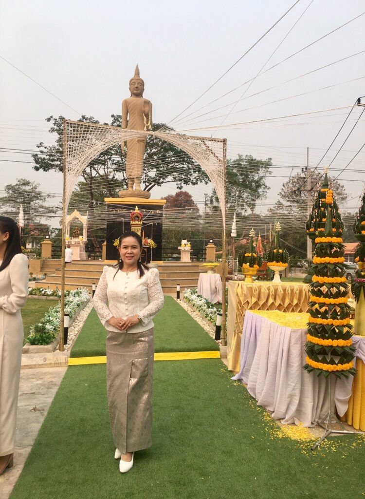 ร่วมพิธีทำบุญตักบาตรและถวายภัตตาหารแด่พระภิกษุสงฆ์ 39 รูป ณ สำนักงานองค์การบริหารส่วนจังหวัดนครพนม 3 S 175431690