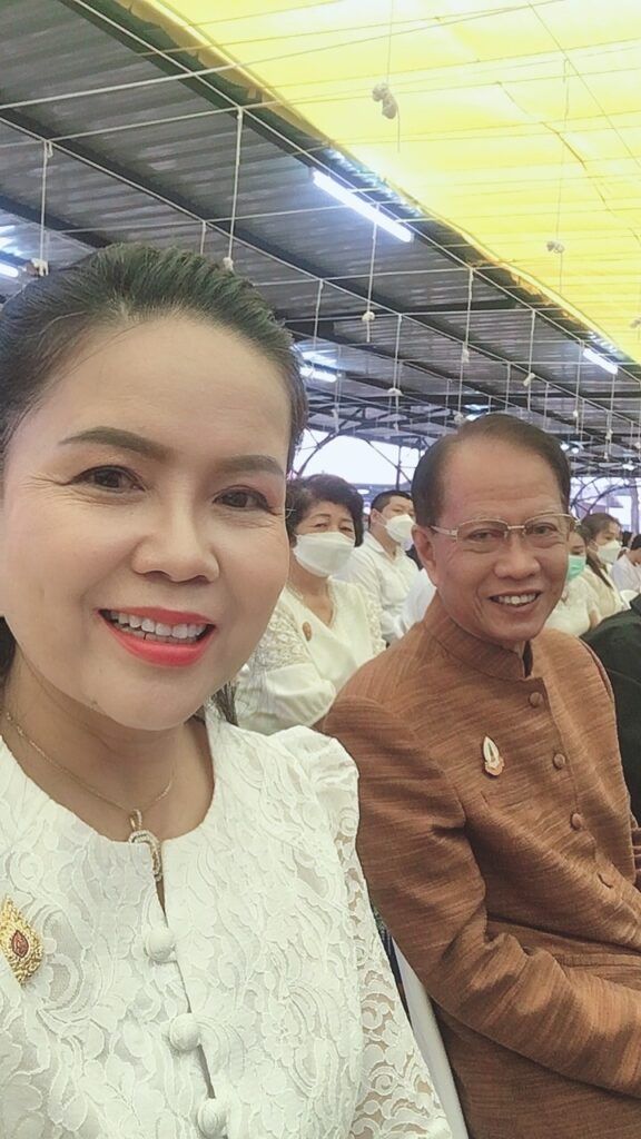 ร่วมพิธีทำบุญตักบาตรและถวายภัตตาหารแด่พระภิกษุสงฆ์ 39 รูป ณ สำนักงานองค์การบริหารส่วนจังหวัดนครพนม 4 S 175431693