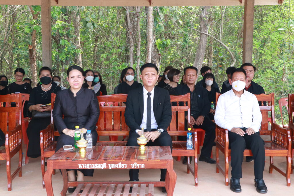 พิธีฌาปนกิจศพ นายอาทิตย์ ขวัญเพชร พนักงานขับรถ สพป.นครพนม เขต 1 2 IMG 4358
