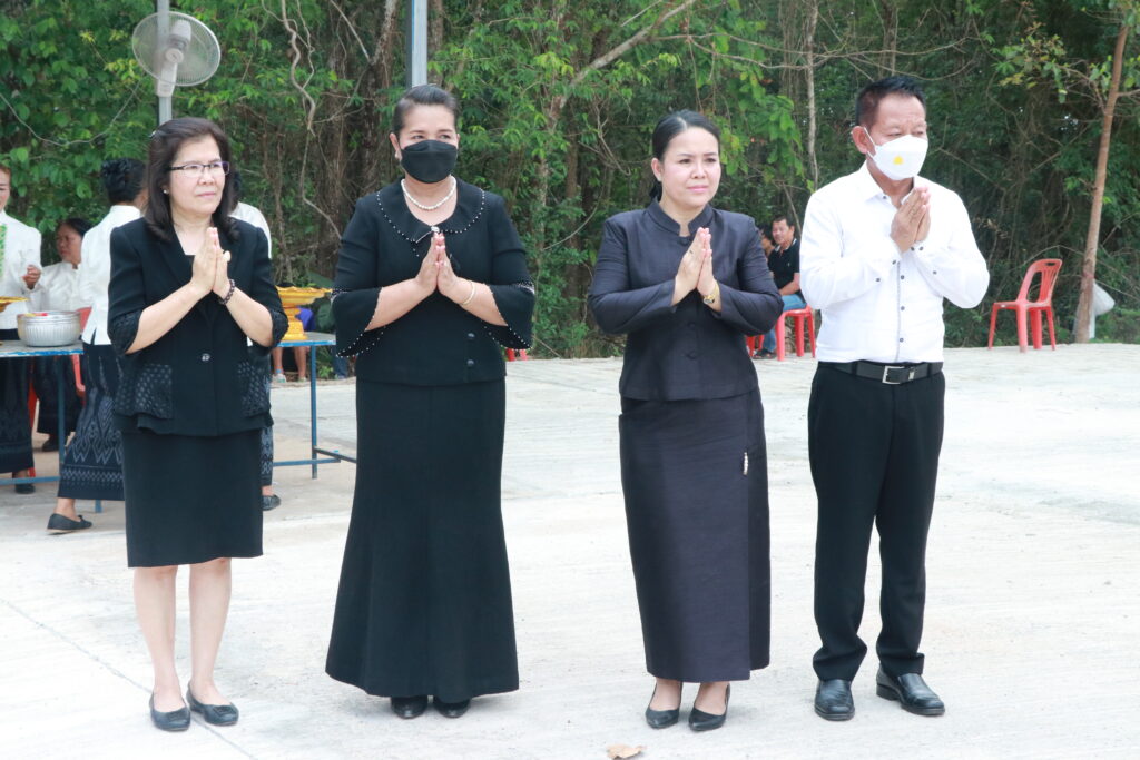 พิธีฌาปนกิจศพ นายอาทิตย์ ขวัญเพชร พนักงานขับรถ สพป.นครพนม เขต 1 5 IMG 4479