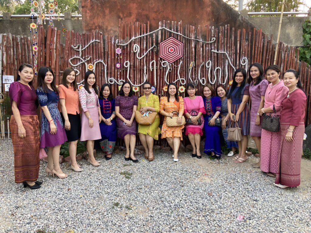 ร่วมกิจกรรมตลาดนัดถนนคนเดินหมู่บ้านวัฒนธรรม 9 ชนเผ่า ณ บริเวณหมู่บ้านวัฒนธรรม 9 ชนเผ่า ถนนสวรรค์ชายโขง 1 S 14057500