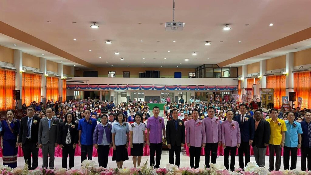เข้าร่วมเป็นเกียรติในพิธีเปิดการอบรมโครงการหนึ่งโรงเรียน หนึ่งครูอนามัย สร้างเด็กไทยรอบรู้สุขภาพ โดยมีกลุ่มเป้าหมาย คือ ครูผู้รับผิดชอบงานอนามัยของสถานศึกษาในเขตตรวจราชการที่ 11 1 260368