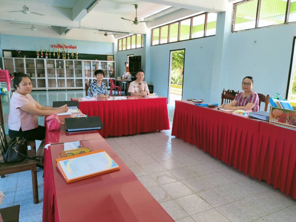 ตรวจสอบและติดตาม การดำเนินงานโครงการอาหารกลางวัน ณ โรงเรียนบ้านกลางบ้านหนาด 8 43126
