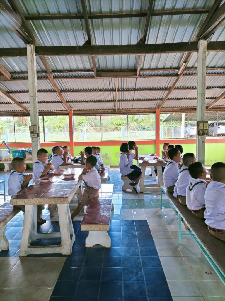 ตรวจสอบและติดตาม การดำเนินงานโครงการอาหารกลางวัน ณ โรงเรียนบ้านกลางบ้านหนาด 3 43136