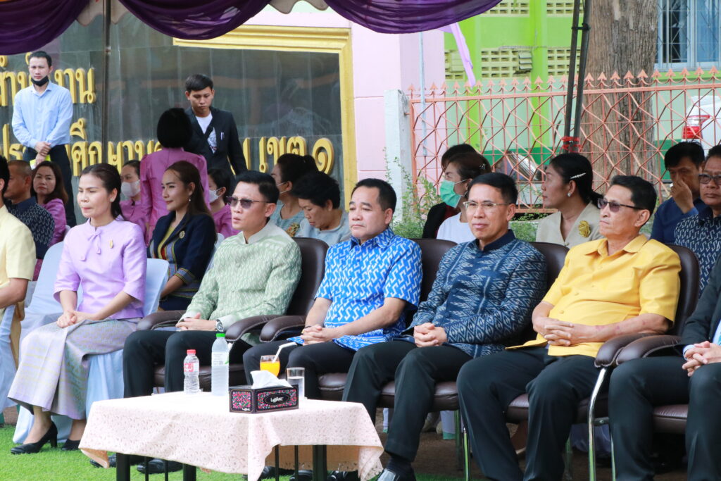 ร่วมพิธีเปิดป้าย “สำนักงานส่งเสริมการเรียนรู้ จังหวัดนครพนม ” 3 IMG 0596
