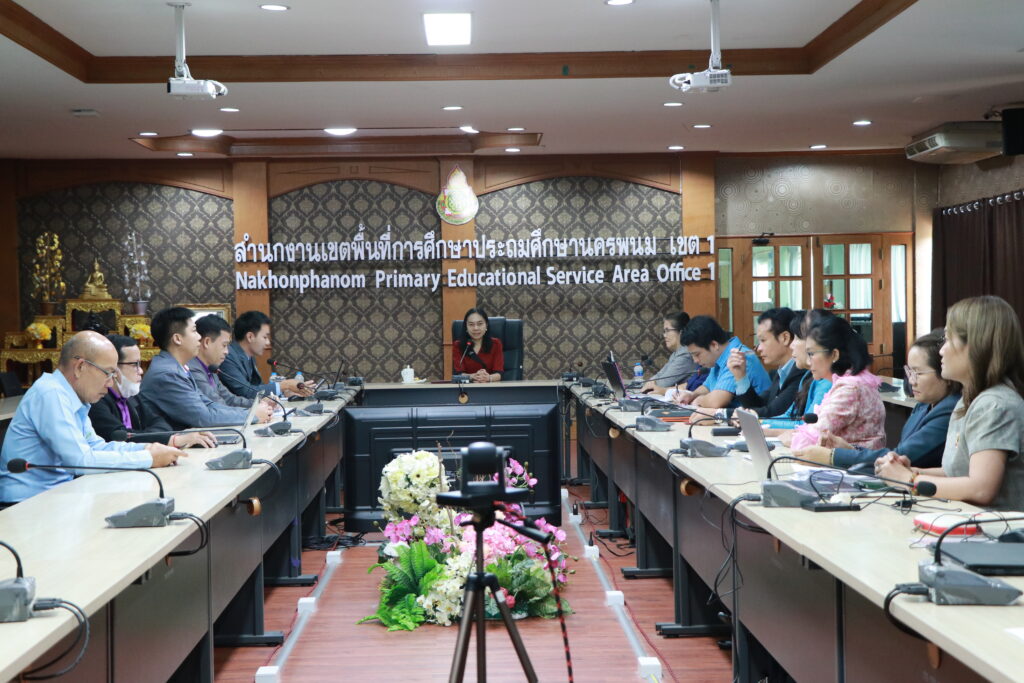 การประชุมสื่อสารสร้างความเข้าใจเกี่ยวกับการนำตัวชี้วัดระหว่างทางและตัวชี้วัดปลายทาง ตามหลักสูตรแกนกลางการศึกษาขั้นพื้นฐาน พุทธศักราช 2551 4 IMG 3506