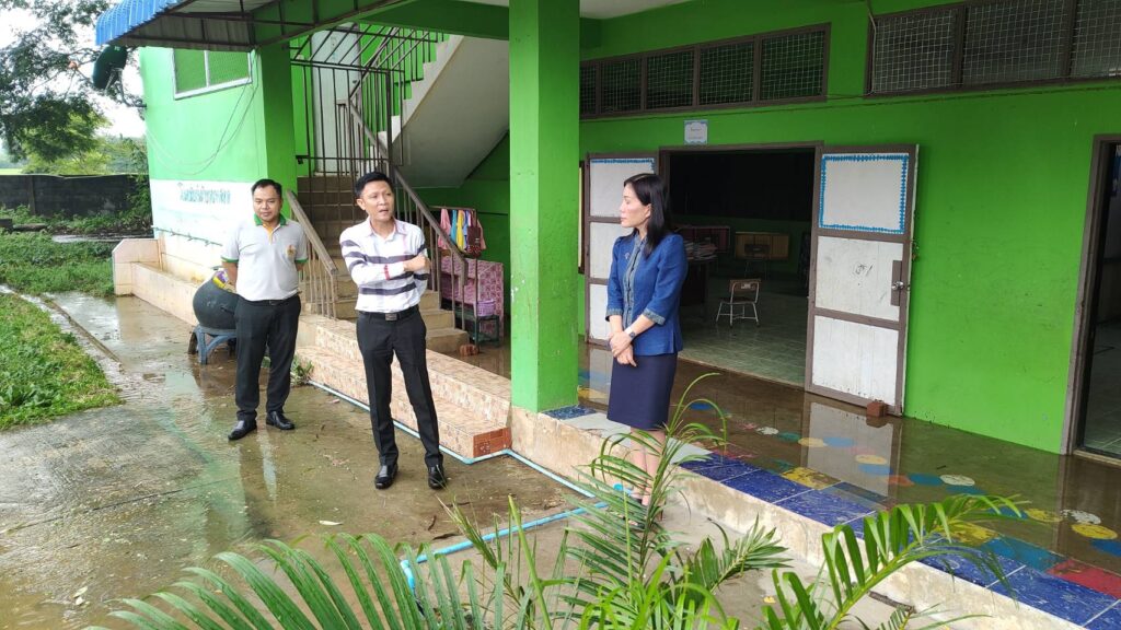 วัลงพื้นที่ตรวจเยี่ยมและให้กำลังใจ โรงเรียนในสังกัด ที่ประสบภัยน้ำท่วม จากเหตุฝนตกต่อเนื่องหลายวัน 2 13067