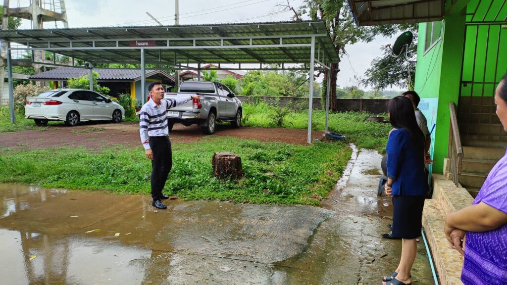 วัลงพื้นที่ตรวจเยี่ยมและให้กำลังใจ โรงเรียนในสังกัด ที่ประสบภัยน้ำท่วม จากเหตุฝนตกต่อเนื่องหลายวัน 3 13070